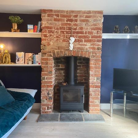 Woodbridge - Cosy Little 2-Bed Cottage エクステリア 写真