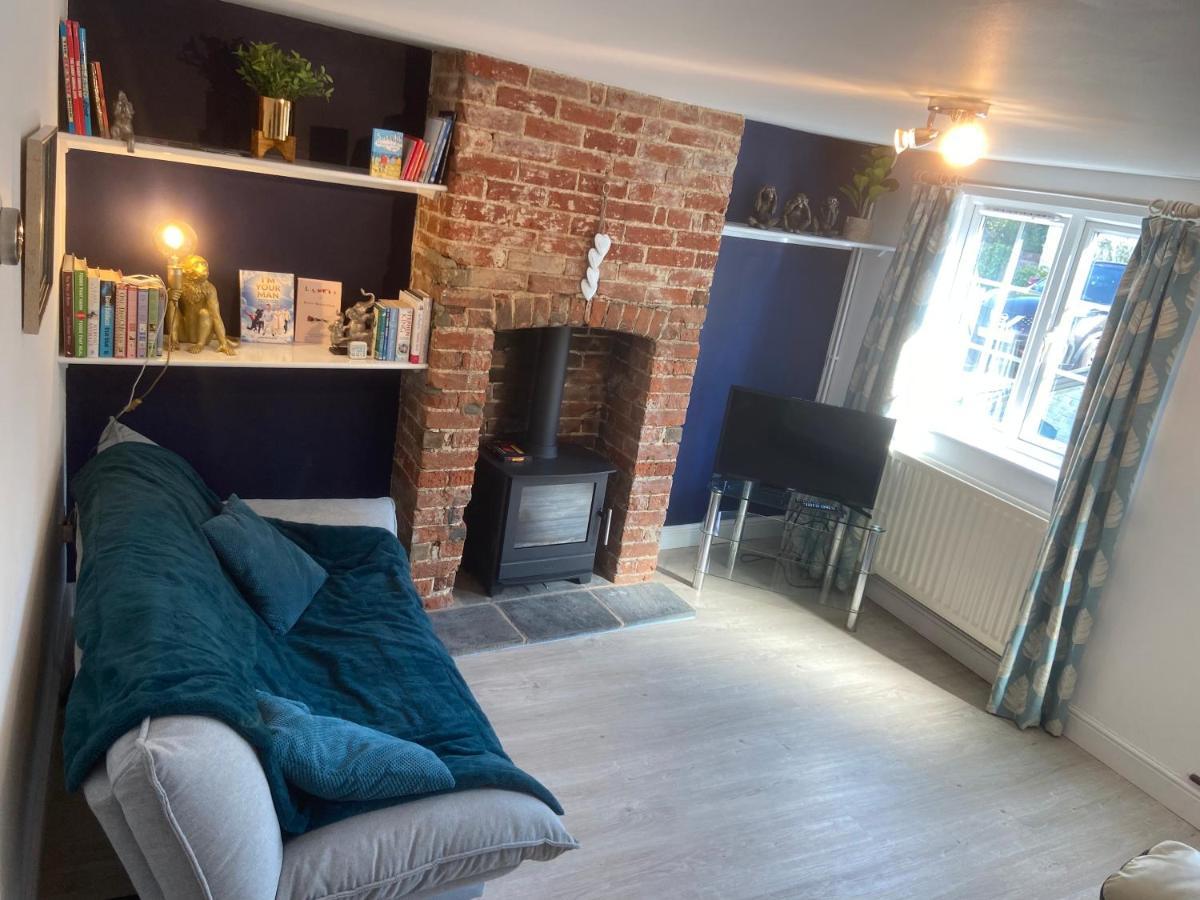 Woodbridge - Cosy Little 2-Bed Cottage エクステリア 写真