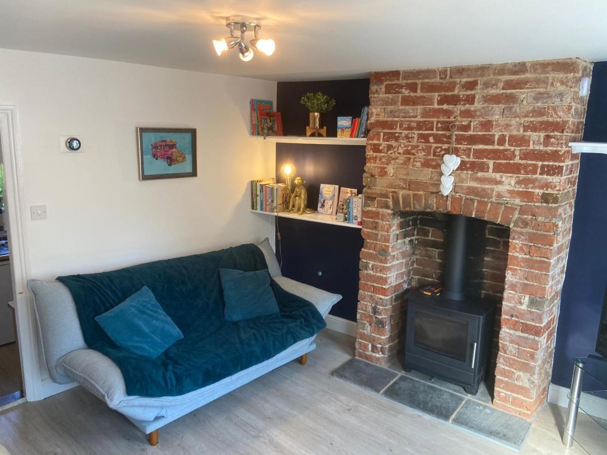 Woodbridge - Cosy Little 2-Bed Cottage エクステリア 写真